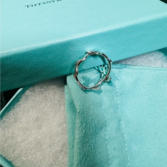 TIFFANY & CO Paloma Picasso
Olive Leaf Band Ring - Picture 2 of 6